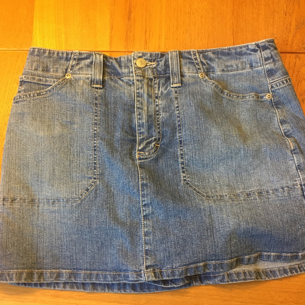 Denim Gloria Vanderbilt Skort -Size 10 petite